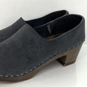 Sandgrens handcrafted in Sweden women’s clogs, closed back Bridget style.